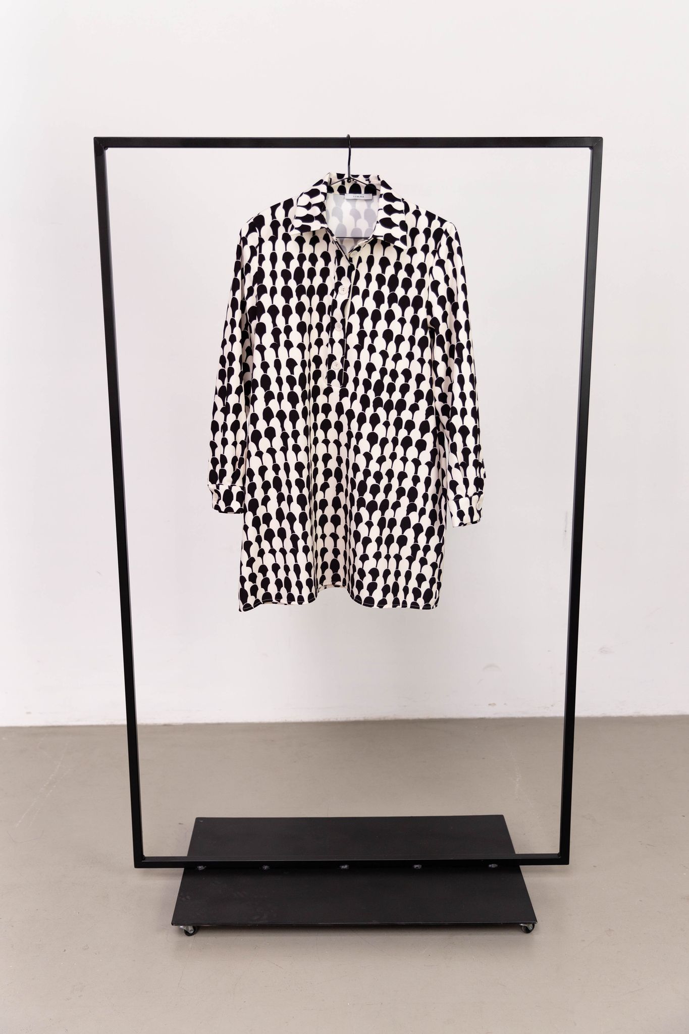 Kleid Hemdkragen mit Allover Print schwarz-creme