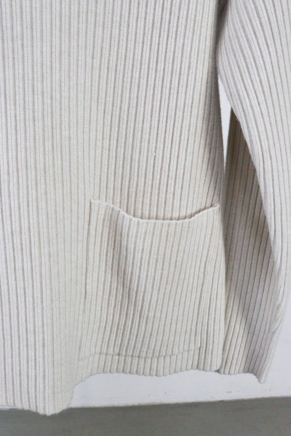 Pullover in Rippoptik mit seitlicher aufgesetzter Tasche